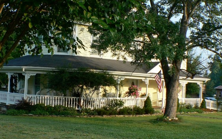 Image for SOLD~“Duck Smith House” Bed & Breakfast 1914 Farmhouse