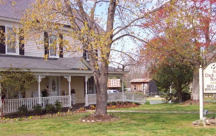 Image for SOLD~“Duck Smith House” Bed & Breakfast 1914 Farmhouse