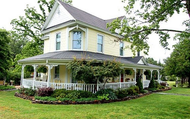 Image for SOLD~“Duck Smith House” Bed & Breakfast 1914 Farmhouse