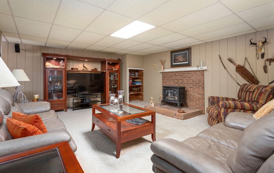 Image for SOLD~CAPE COD HOME 1.5 STORY W/FINISHED BASEMENT, POOL, GARAGE/SHOP 1.9 ACRES