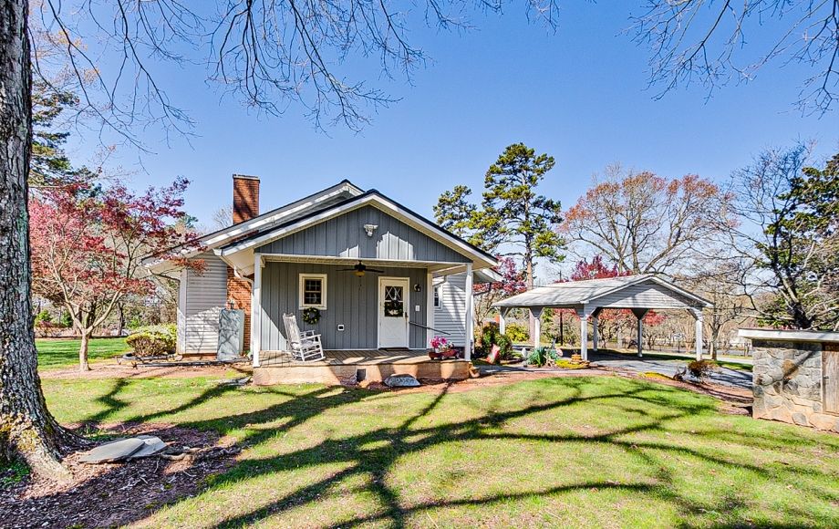 Image for SOLD-UPDATED 3/BR 2/BA HOME W/GARAGE ON CORNER LOT 0.7ACRES (RANDLEMAN)