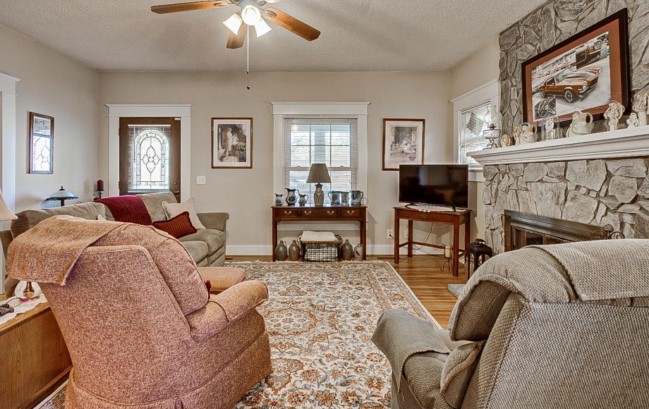 Image for SOLD-UPDATED 3/BR 2/BA HOME W/GARAGE ON CORNER LOT 0.7ACRES (RANDLEMAN)