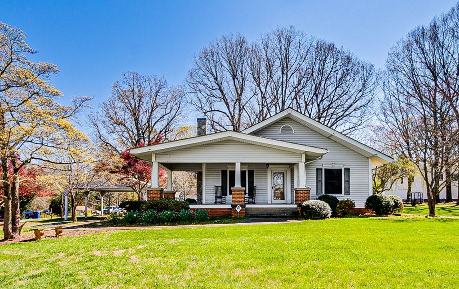 Image for SOLD-UPDATED 3/BR 2/BA HOME W/GARAGE ON CORNER LOT 0.7ACRES (RANDLEMAN)