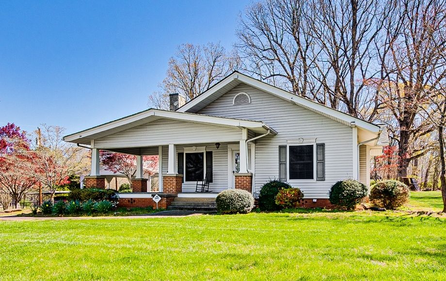 Image for SOLD-UPDATED 3/BR 2/BA HOME W/GARAGE ON CORNER LOT 0.7ACRES (RANDLEMAN)