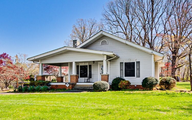 Image for SOLD-UPDATED 3/BR 2/BA HOME W/GARAGE ON CORNER LOT 0.7ACRES  (RANDLEMAN)