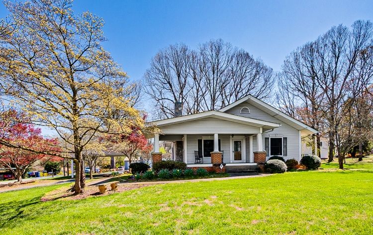 Image for SOLD-UPDATED 3/BR 2/BA HOME W/GARAGE ON CORNER LOT 0.7ACRES  (RANDLEMAN)