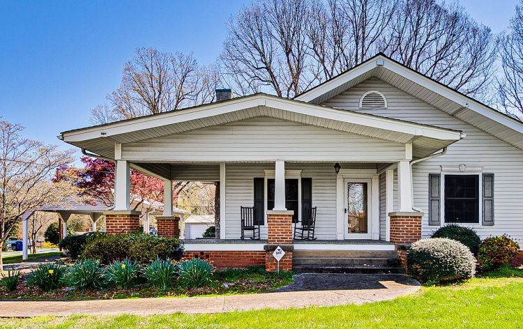 Image for SOLD-UPDATED 3/BR 2/BA HOME W/GARAGE ON CORNER LOT 0.7ACRES  (RANDLEMAN)