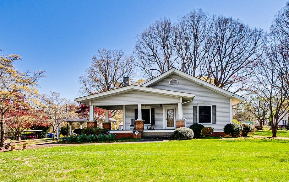 Image for SOLD-UPDATED 3/BR 2/BA HOME W/GARAGE ON CORNER LOT 0.7ACRES (RANDLEMAN)