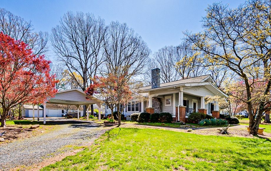 Image for SOLD-UPDATED 3/BR 2/BA HOME W/GARAGE ON CORNER LOT 0.7ACRES (RANDLEMAN)