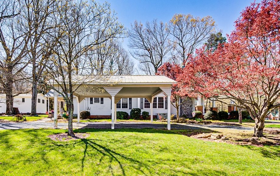 Image for SOLD-UPDATED 3/BR 2/BA HOME W/GARAGE ON CORNER LOT 0.7ACRES (RANDLEMAN)