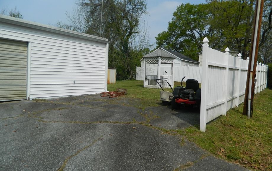 Image for SOLD~4/BEDROOMS, 2/BATHS W/GARAGE IN EMERYWOOD ON CORNER LOT