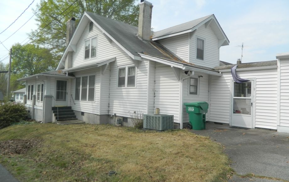 Image for SOLD~4/BEDROOMS, 2/BATHS W/GARAGE IN EMERYWOOD ON CORNER LOT