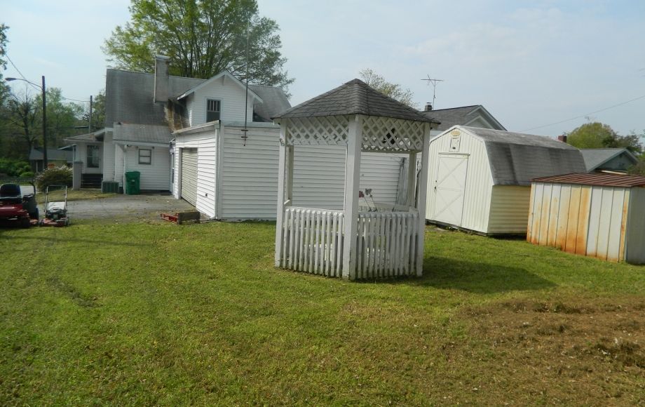 Image for SOLD~4/BEDROOMS, 2/BATHS W/GARAGE IN EMERYWOOD ON CORNER LOT