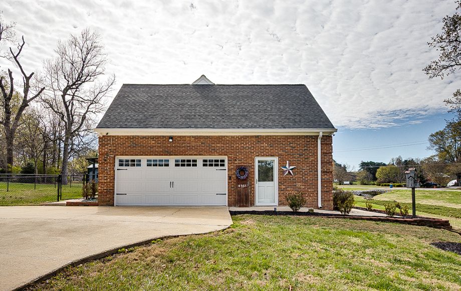 Image for FOR SALE~BRICK RANCH on 1.43 AC in LYNWOOD LAKES~GREENSBORO