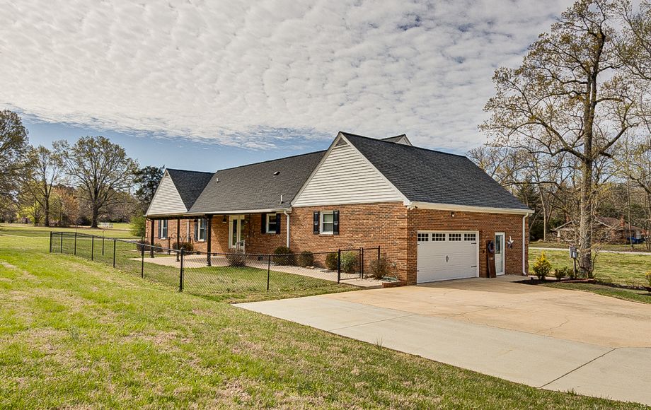 Image for FOR SALE~BRICK RANCH on 1.43 AC in LYNWOOD LAKES~GREENSBORO