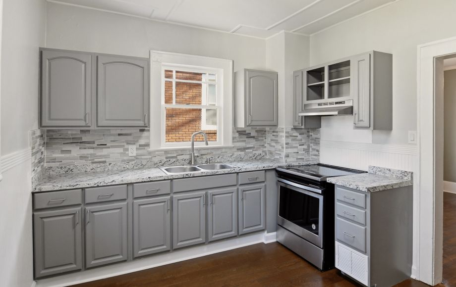 Image for FOR SALE-2/BEDROOMS~1/BATH w/FLEX SPACE & BASEMENT~WINSTON SALEM