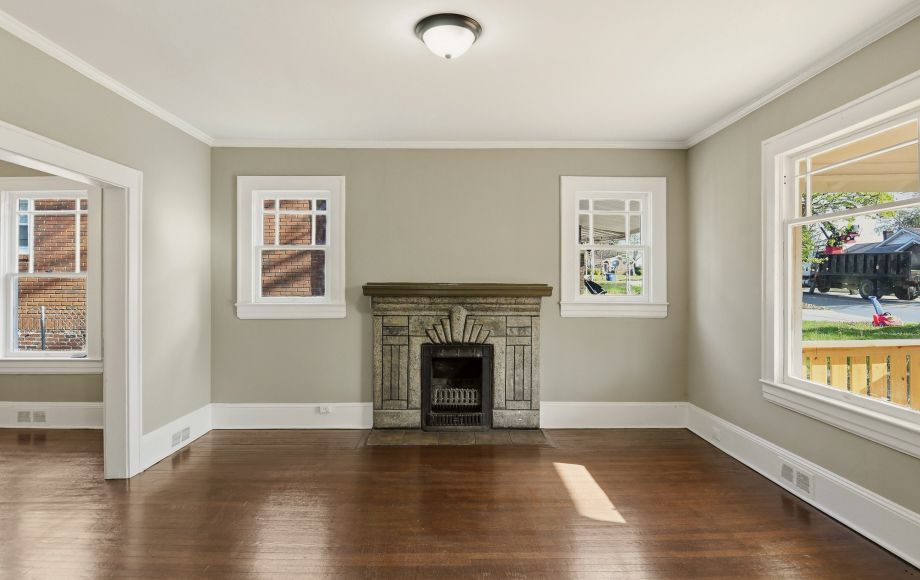 Image for FOR SALE-2/BEDROOMS~1/BATH w/FLEX SPACE & BASEMENT~WINSTON SALEM