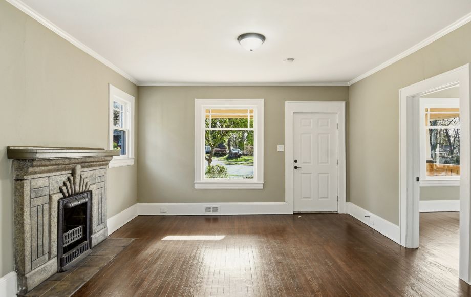 Image for FOR SALE-2/BEDROOMS~1/BATH w/FLEX SPACE & BASEMENT~WINSTON SALEM