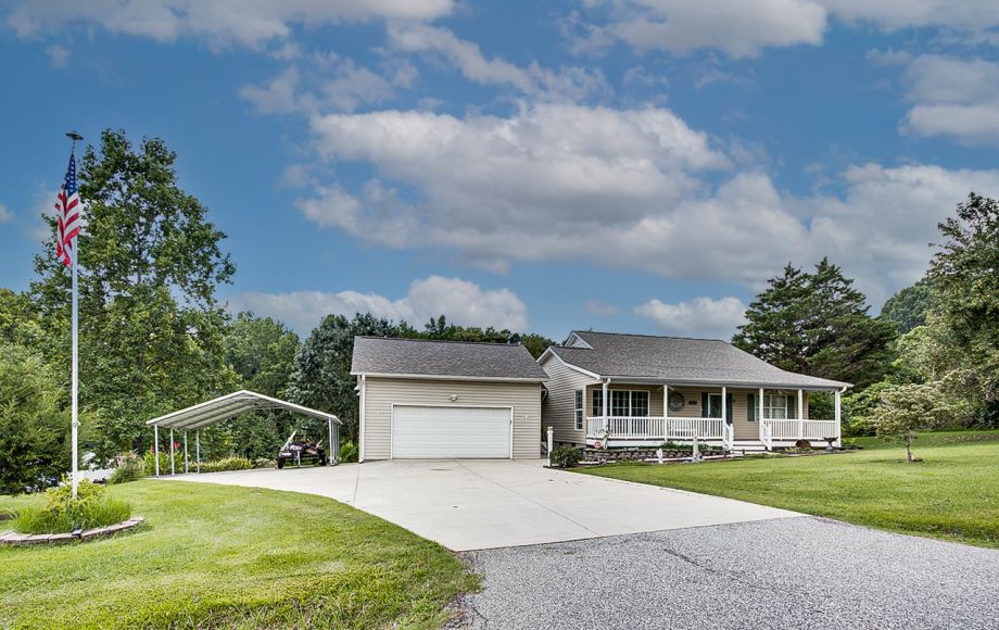 Image for FOR SALE~4/BR, 2/BA on .92 AC in RANDLEMAN
