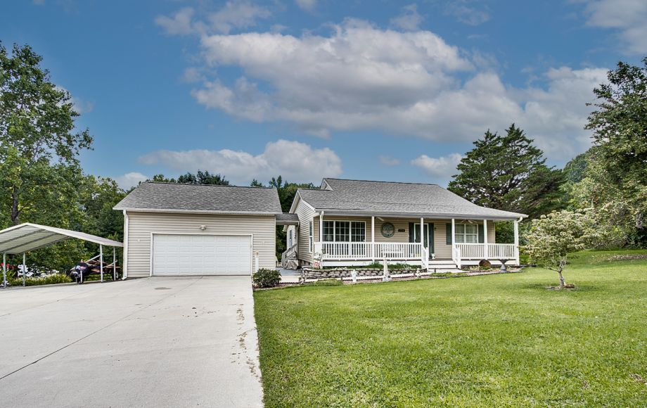 Image for FOR SALE~4/BR, 2/BA on .92 AC in RANDLEMAN