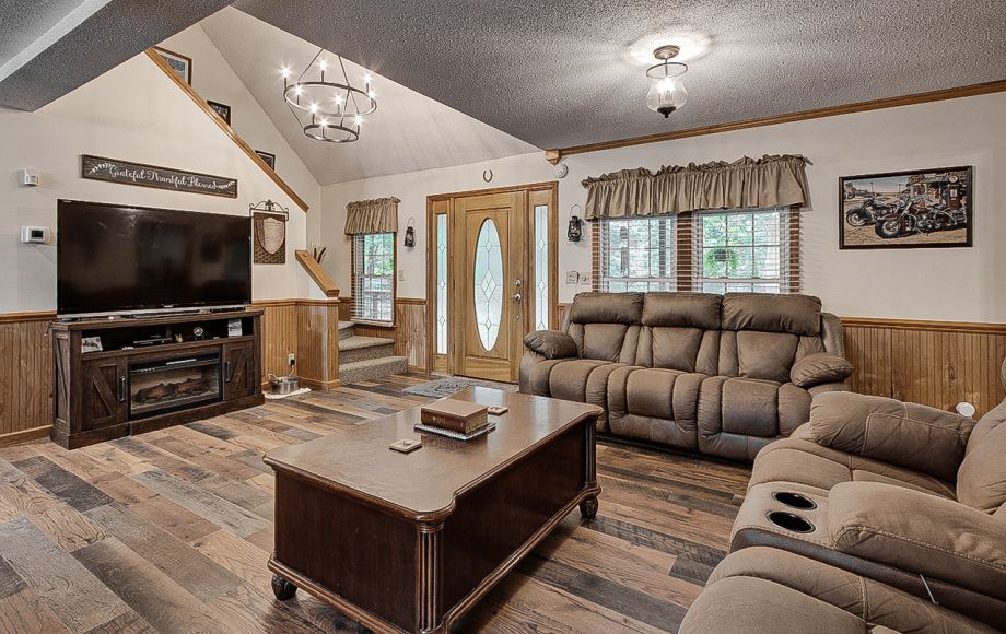 Image for FOR SALE~4/BR, 2/BA, OFFICE, POOL, 50x50 GARAGE in PLEASANT GARDEN