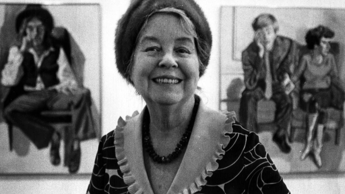 Classic-med-an-1960s-alice-neel-smiling-at-opening