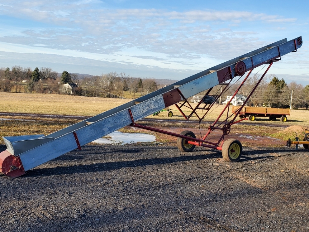 Image for Farm Equipment Liquidation Auction-JD Tractors, JD Implements, Hay Wagons, Grain Wagons & More!