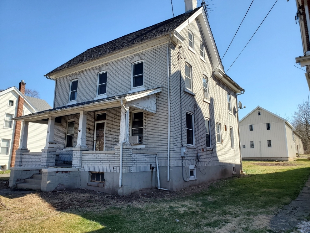 Image for 3 Bedroom, 1.5 Bath 3 Story Home with Pole Barn, Sellersville, PA