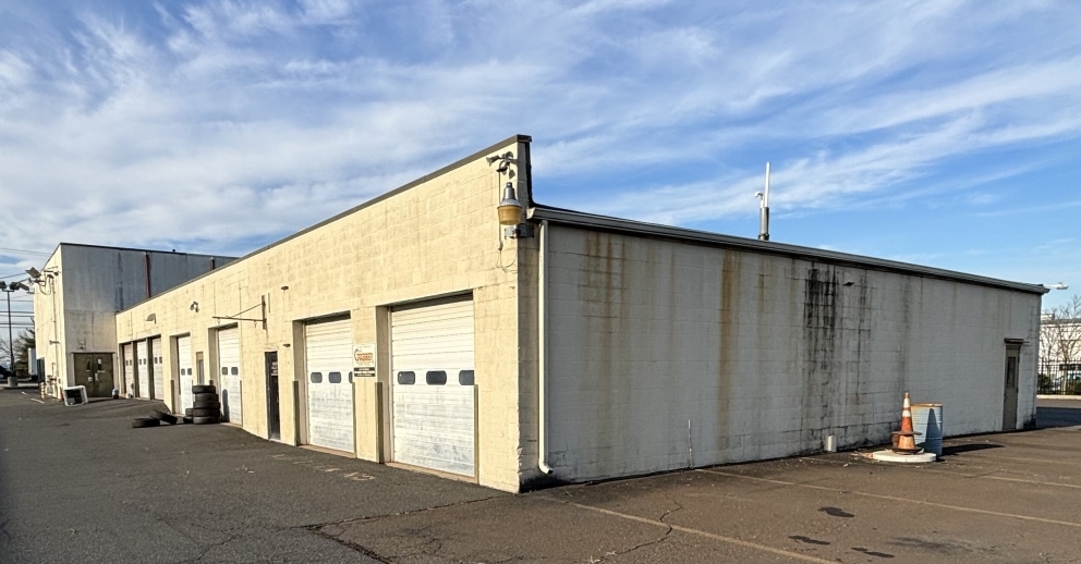 15,452 Sq. Ft. Commercial Building & Service Garage Located in Lansdale, PA