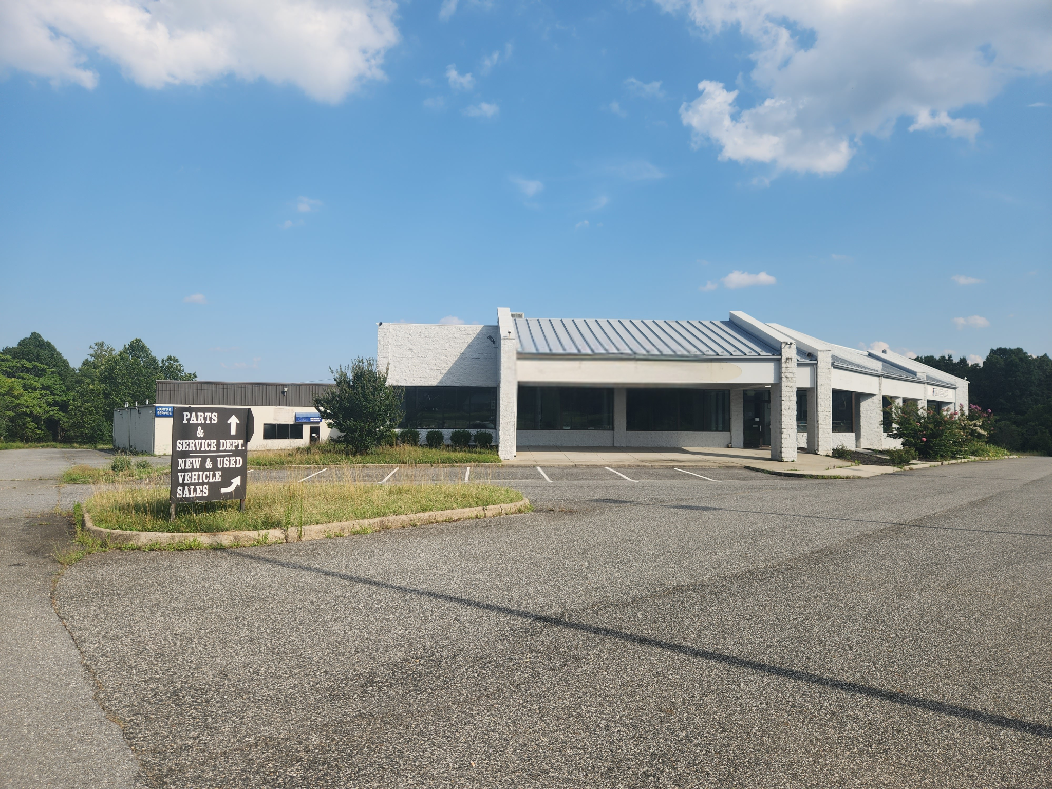 For Sale in Altavista/ Lynchburg, VA: Former Automotive Dealership