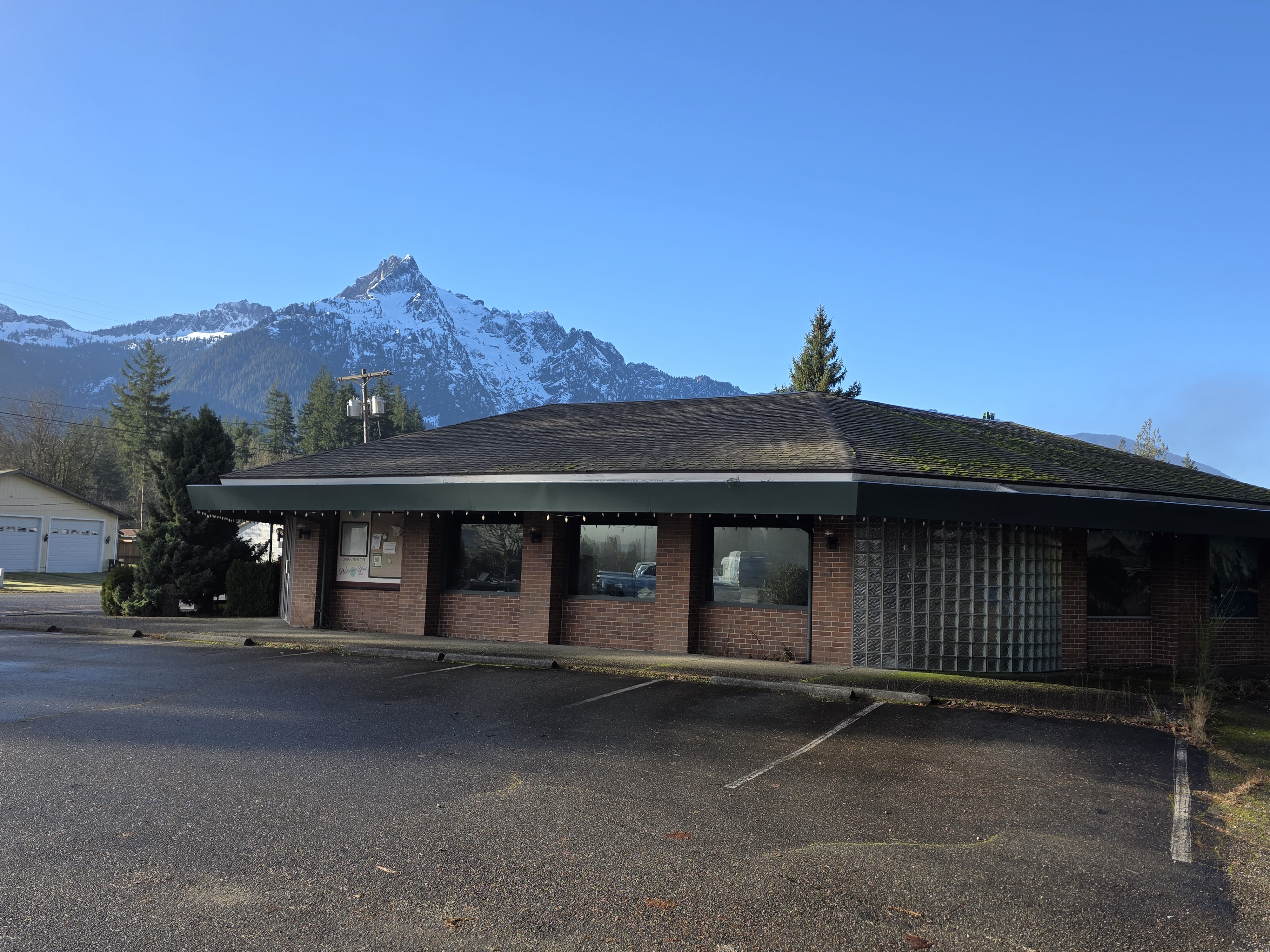 Darrington, WA: 3,608± SF Retail Building on .81±  Acre