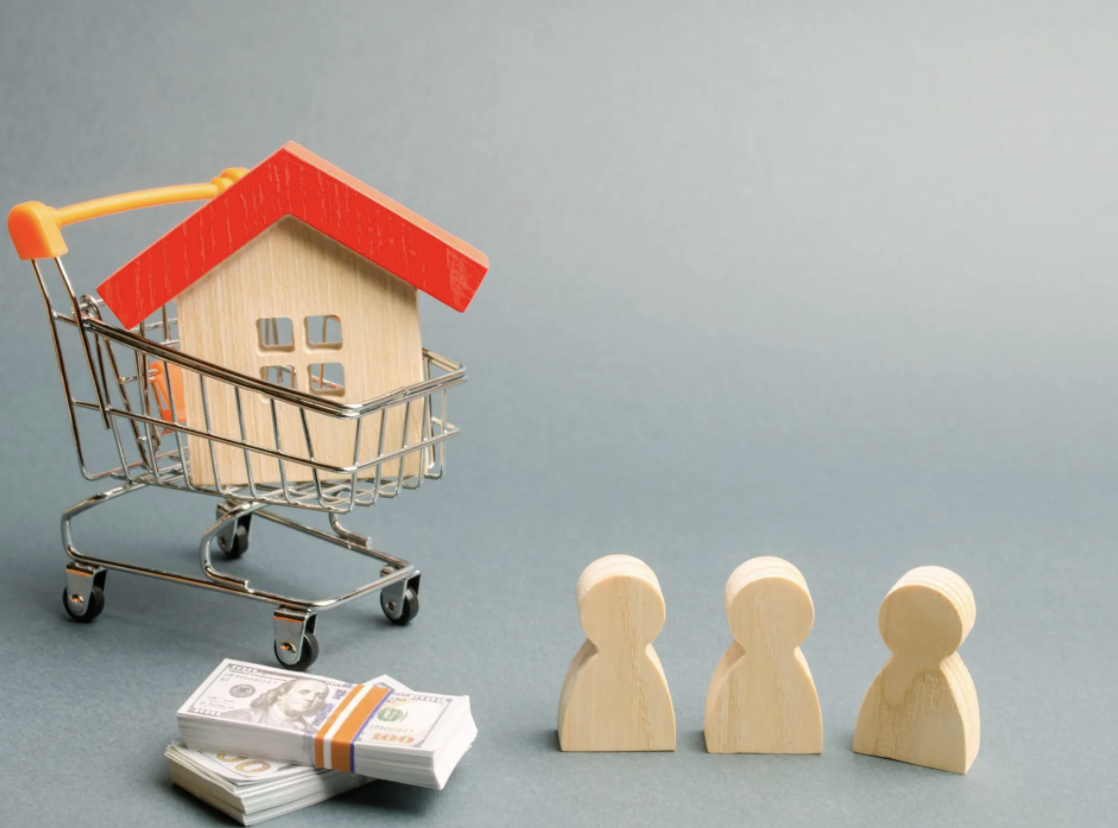 Professional Real Estate Auction Services can bring in more people and money