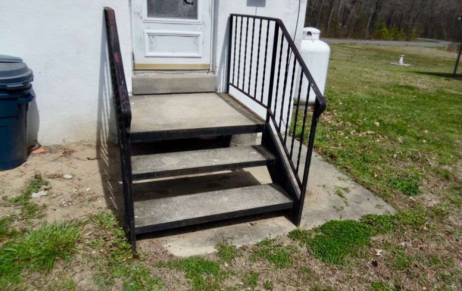 Image for 2 BR/1 BA Home w/30’ x 40’ Shop on 1.3 +/- Acres in Colonial Beach, VA—Sells to the Highest Bidder!