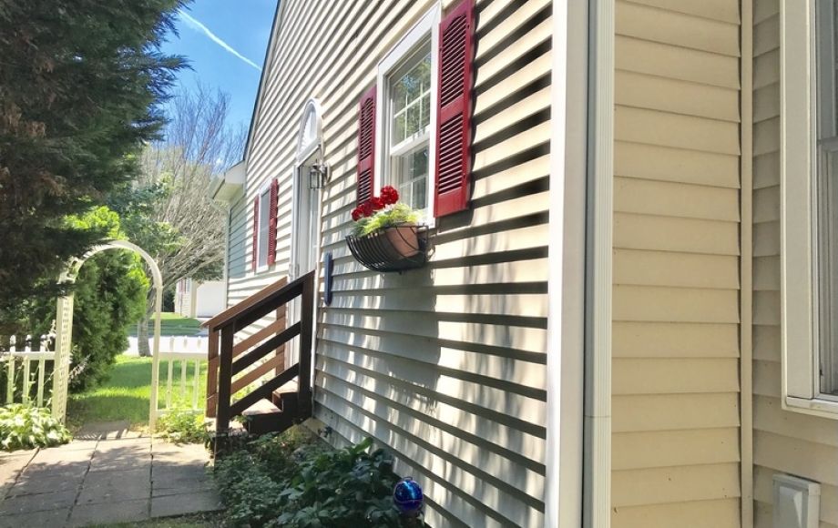 Image for Immaculate 3 BR/3 BA Townhome on Corner Lot in Loudoun County, VA