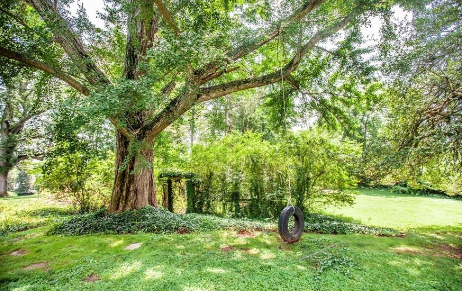 Image for 6 BR/6.5 BA Estate on 8.8 +/- Acres, 4 Bay Garage w/2 BR/2 BA Apartment—Fauquier County