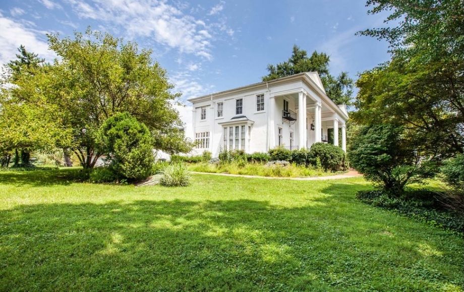 Image for 6 BR/6.5 BA Estate on 8.8 +/- Acres, 4 Bay Garage w/2 BR/2 BA Apartment—Fauquier County