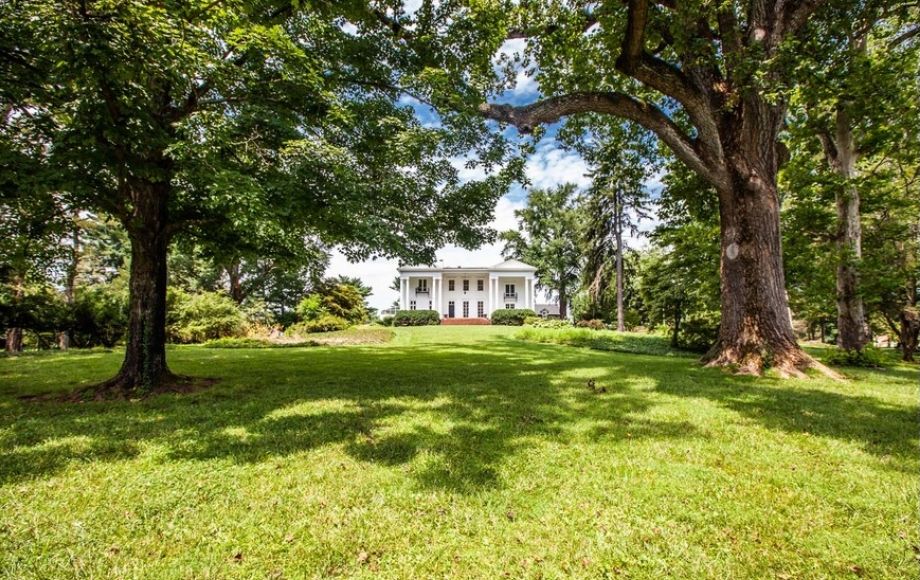 Image for 6 BR/6.5 BA Estate on 8.8 +/- Acres, 4 Bay Garage w/2 BR/2 BA Apartment—Fauquier County