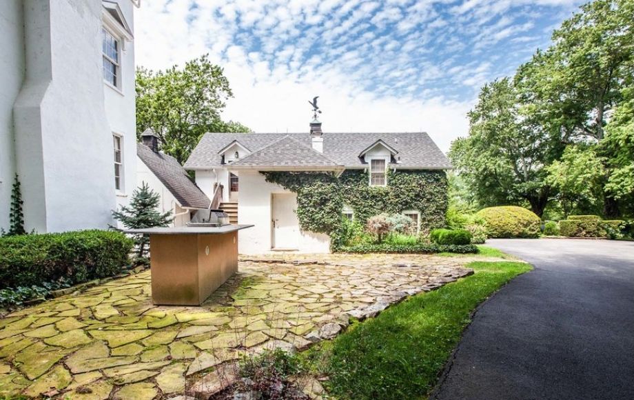 Image for 6 BR/6.5 BA Estate on 8.8 +/- Acres, 4 Bay Garage w/2 BR/2 BA Apartment—Fauquier County