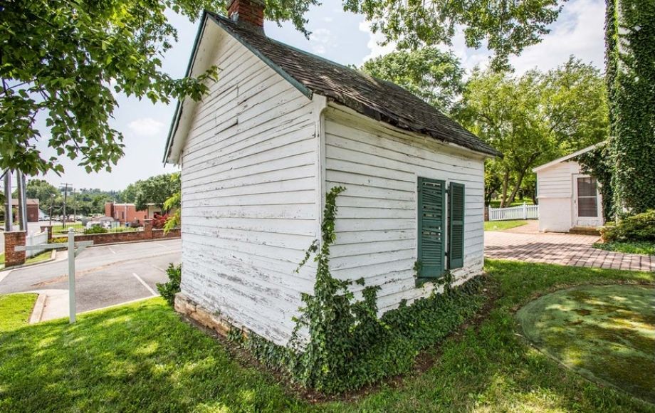Image for 4,000 +/- sf. Commercially Zoned Home/Office Building in the Historic District of Warrenton, VA