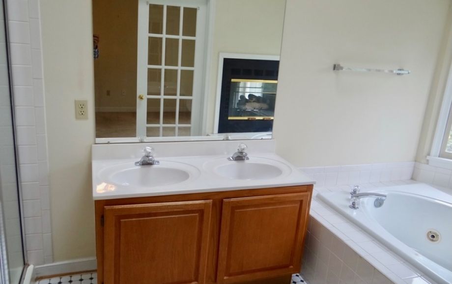 Image for 3 BR/3.5 BA Town House w/Garage in Chatham Landing (Stafford Co., VA)—Sells to the Highest Bidder!!