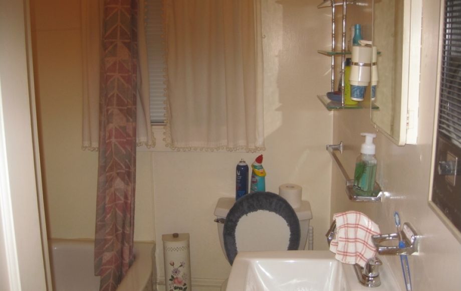 Image for Very Clean 2 BR/1 BA Home—Sells to the Highest Bidder!! ONLINE BIDDING ONLY!!