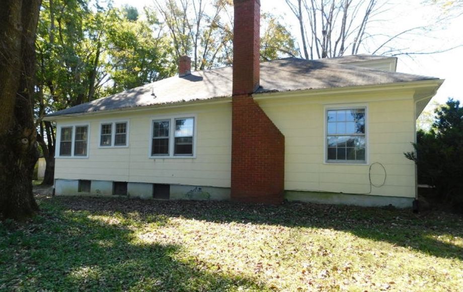 Image for Solid 3 BR/1 BA Home w/Outbuildings on Double Lot only 1/2 Mile from Main St. in Louisa, VA