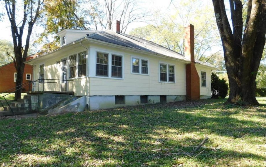 Image for Solid 3 BR/1 BA Home w/Outbuildings on Double Lot only 1/2 Mile from Main St. in Louisa, VA