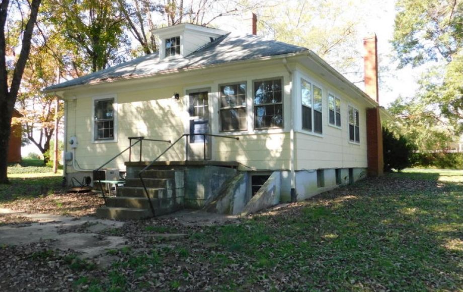 Image for Solid 3 BR/1 BA Home w/Outbuildings on Double Lot only 1/2 Mile from Main St. in Louisa, VA