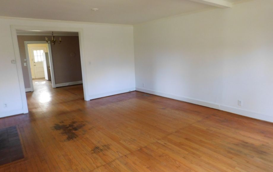 Image for Solid 3 BR/1 BA Home w/Outbuildings on Double Lot only 1/2 Mile from Main St. in Louisa, VA