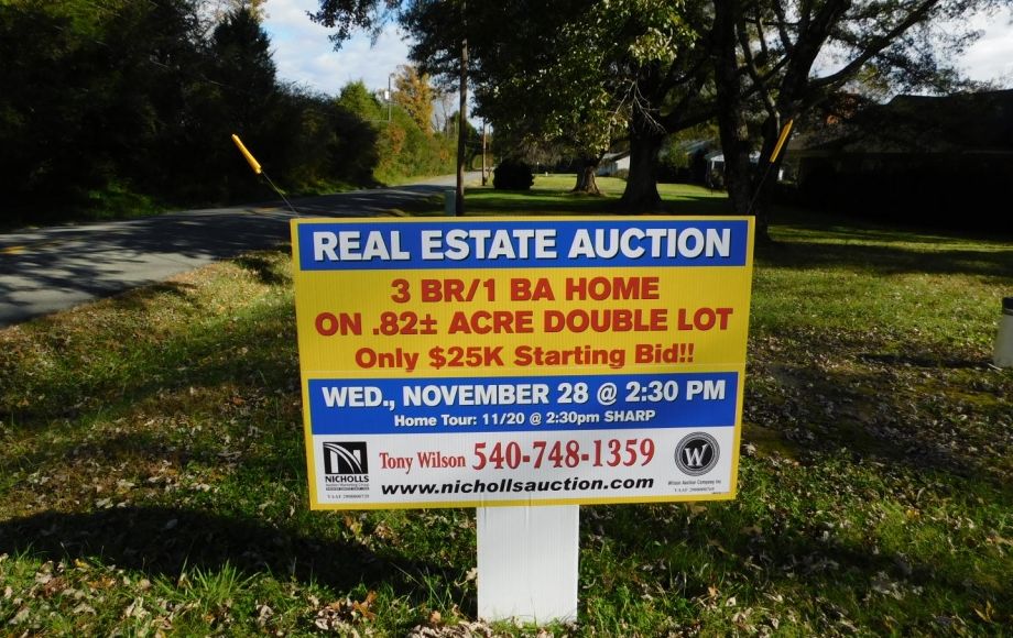 Image for Solid 3 BR/1 BA Home w/Outbuildings on Double Lot only 1/2 Mile from Main St. in Louisa, VA