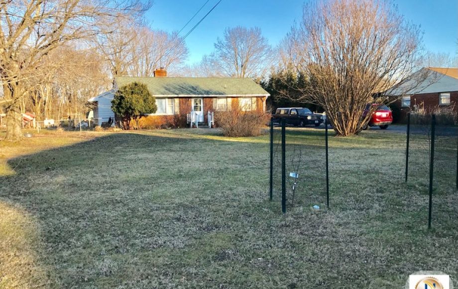 Image for 3 BR Home on 1/2 Acre Corner Lot Minutes From INOVA Loudoun Hospital & Dulles Airport