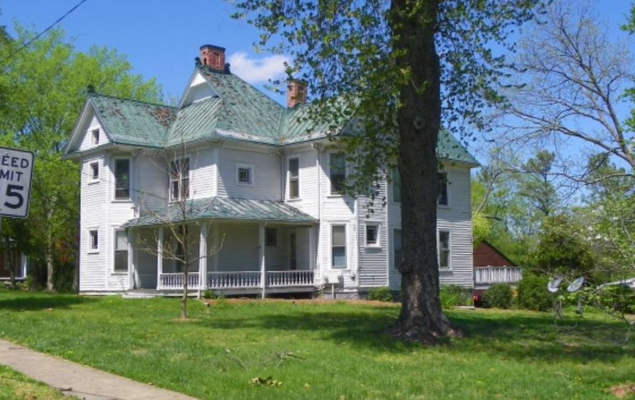 Image for ABSOLUTE AUCTION-6 BR/2.5 BA HISTORIC HOME in DOWNTOWN LOUISA, VA