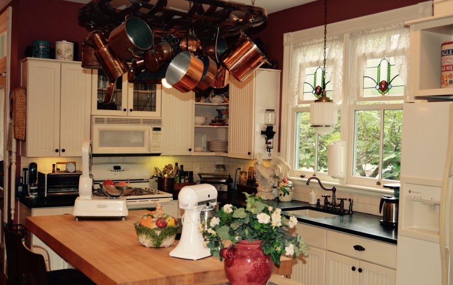 Image for IMMACULATE 5 BR/3.5 BA VICTORIAN HOME