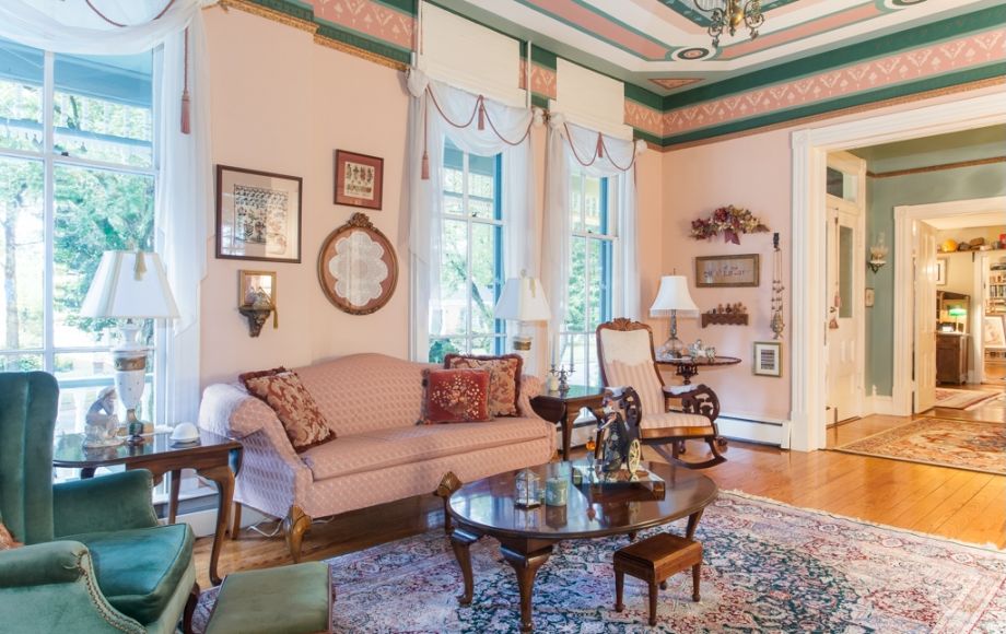 Image for IMMACULATE 5 BR/3.5 BA VICTORIAN HOME